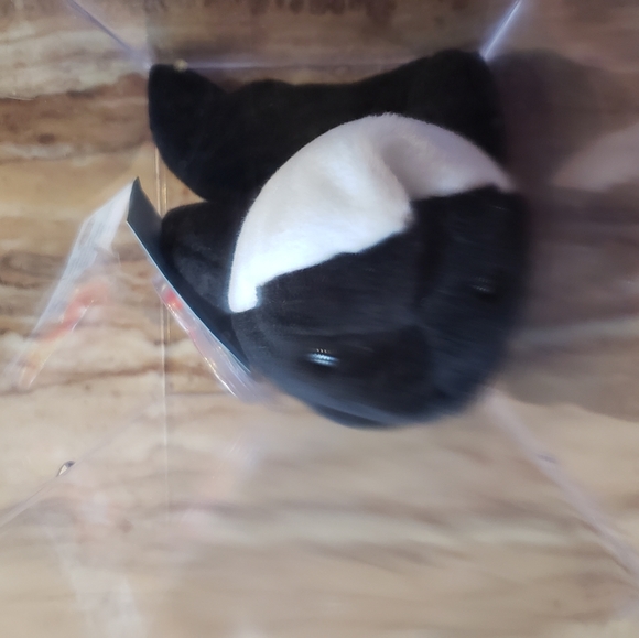 AUTHENTIC Beanie baby Splash the Whale. Mint condition. Comes with acrylic case - Picture 9 of 10